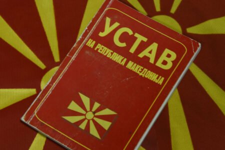 Дијалогот заглавен – Бугарија бара уставни измени, Македонија гаранции