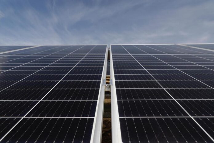 фотоволтаици-од-влада-слика