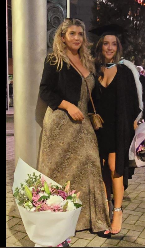 Helena Roza so kerkata