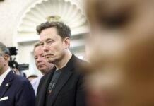 Маск: САД би можеле да ја загубат демократијата и да станат еднопартиска држава