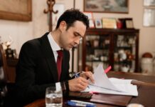 Кривична пријава против екс градоначалникот Костадинов за јавна набавка на електрични автобуси