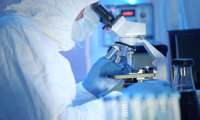 laboratorija-mikorskop-krop-696x420