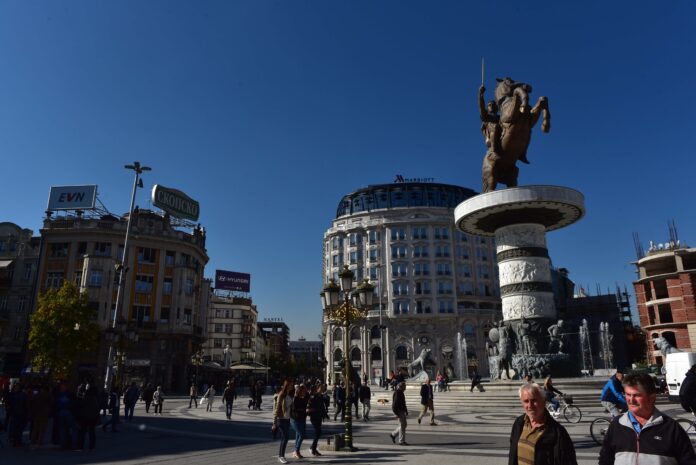 lugje na ploshtad i fontanata (3)