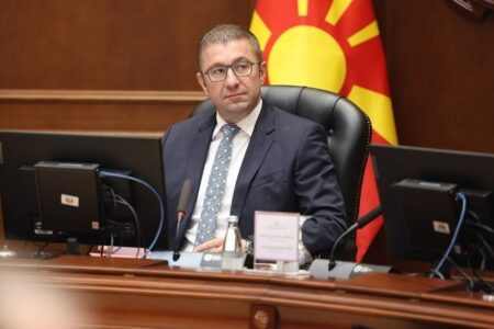 Мицкоски: Додека сум премиер во Македонија нема да никне ниту еден шатор за мигранти