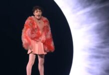 Победникот на Евровизија, Немо, го врати трофејот од 2024 година во знак на протест