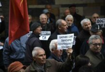 Никој нема право да им ги одземе покачените пензии на пензионерите!