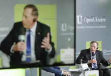 Путин може да се „нокаутира“ во два потега, смета поранешен шеф на ЦИА