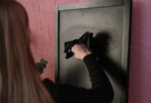 „Нусе“ и „уба си“: хигиеничарка со месеци трпела навреди и закани од шефот