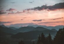 Променливо облачно со сончеви периоди, од вторник дожд