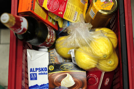 За министерот Дурмиши цените на храната не се многу покачени, за Нова година ем без мерки ем без кошница