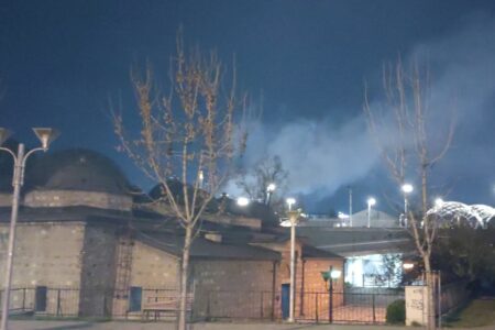 Пожарот во Старата скопска чаршија е ставен под контрола