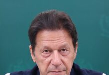 Пакистанскиот суд ги осуди Имран Кан и неговата сопруга на 17 години затвор