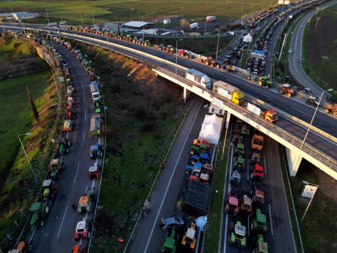 Greek farmers continue protests nationwide