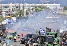 Хаос на Крит и низ цела Грција: Земјоделците го блокира аеродромите, патиштата и пристаништата