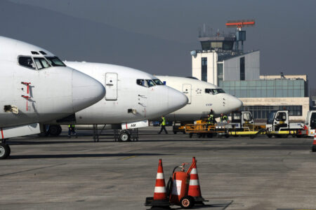 Маглата го отежнува авиосообраќајот на скопскиот аеродром – некои летови се реализираат со задоцнување, некои се целосно откажани