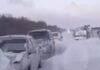 Снежна бура во Русија создаде целосен хаос на патиштата – 148 лица евакуирани од блокиран автопат/видео