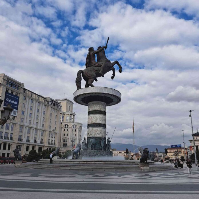 skopje plostad slave