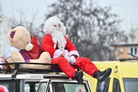 Суперхероите им подарија насмевки на децата на Клиниката за детски болести/ФОТОГАЛЕРИЈА