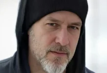 Хорор во Србија: Полицијата уште трага по опасен напаѓач кој избоде 67-годишна жена пред нејзиниот внук пред зграда во Нов Белград