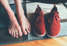 Евтина намирница го решава проблемот со испуканите петици, габичките и клавусот