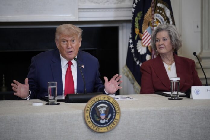 US president hosts Invest America Roundtable at White House