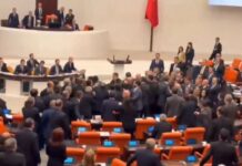 Напната седница во Анкара: Расправата за буџетот заврши со тепачка/ВИДЕО