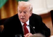 „Можеш да се спасиш себеси и своите најблиски“, му порача Трамп на Мадуро