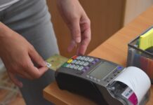 И натаму царува кешот во „на ти-дај ми“ меѓу фирми и исплата на плати во плик