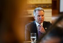 Трамп доби вреден пакет од Русија! Пратката тајно ја донесе Виткоф