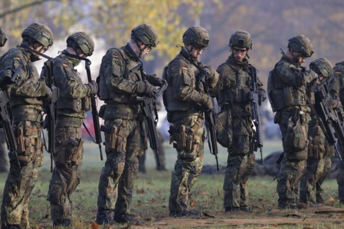 German Defense Minister Pistorius visits Home Guard Regiment 2 in Muenster