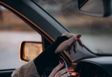 Полицајка под дејство на алкохол предизвикала сообраќајна несреќа: Се забила во ограда во Шибеник