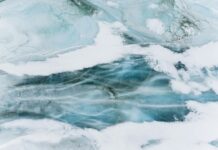 Седум лица пропаднаа низ замрзната река: Агонијата продолжува, тројца се водат за исчезнати, вклучувајќи дете