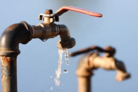 ЦУК: Граѓаните на Крушево да бидат внимателни – водата за пиење е заматена по поројните врнежи – службите интервенираат и во другите делови од земјата