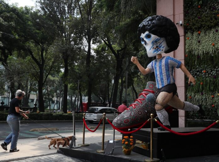 Day of the Dead folk art exhibited in Mexico City