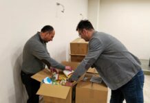 Пакети со храна и со хигиенски средства за социјално загрозените семејства во Ѓорче Петров