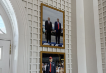 Нова фотографија на ѕидот во Белата куќа – на неа се Путин и Трамп