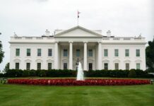 Политико: Белата куќа им наредува на нафтените компании да ја обноват инфраструктурата во Венецуела