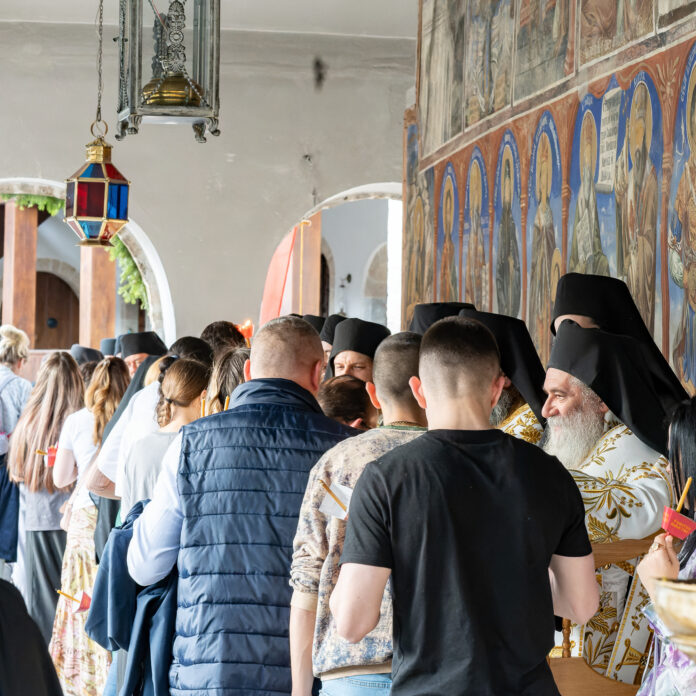 Бигорски манастир, со народ1