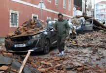 Петмина загинаа во бурата „Кристин“ во Португалија, милион корисници останаа без струја