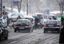 Насилно турнал малолетник во багажник, барал да му каже кој удирал со снежни топки во неговото возило