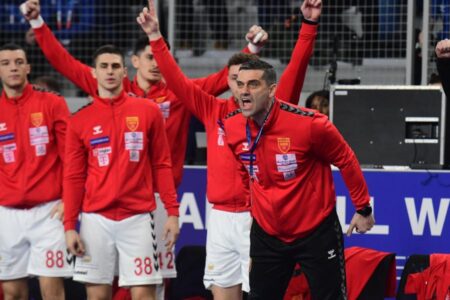 И на Данците им се „тресат нозете“ од борбената Македонија