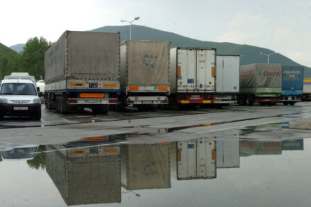 На пладне започнуваат блокадите: Протест на превозниците на граничните премини!