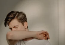 Спас за упорната кашлица: Домашен сируп ги чисти белите дробови и го зајакнува имунитетот