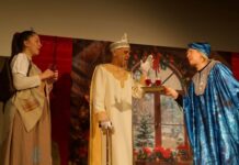 На програмата театарската претстава „За нас почнува живот“