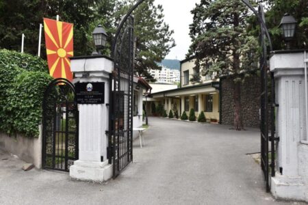 ПРЕМИЕРОТ ХРИСТИЈАН МИЦКОСКИ УТРЕ ЌЕ БИДЕ ДОМАЌИН НА МЕЃУПАРТИСКИОТ ДИЈАЛОГ ЗА БРОЈНИ ПРОБЛЕМИ: Ќе ѝ се пресуди ли на „пржинската влада“?   