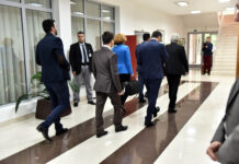 ПОВИКОТ НА ПРЕМИЕРОТ ЗА МЕЃУПАРТИСКИ ДОГОВОРИ ГИ РАЗБРАНУВА РЕДОВИТЕ НА ОПОЗИЦИЈАТА: Лидерската средба со отворени врати и гостинско „мени“