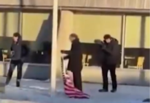 Германски комичар се обиде да подигне американско знаме на Гренланд; Градоначалничката: „Не е смешно“/ВИДЕО