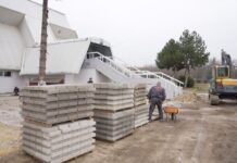 Партерно се уредува просторот околу спортската сала во Куманово