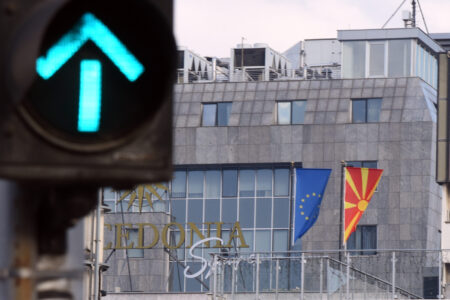 Македонците сакаат во ЕУ, но без Бугари во Уставот