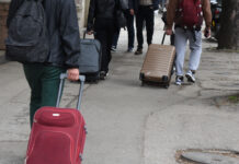 Младите бараат повисоки плати или вадат билет за работа на море